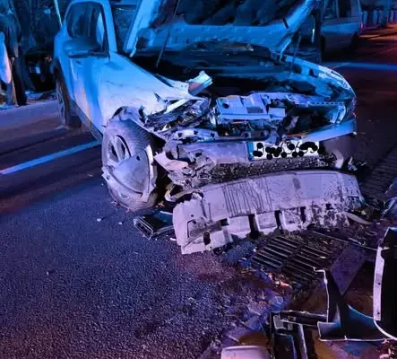 Kostrzyn nad Odrą: Pojazd uderzył w zaparkowane auta