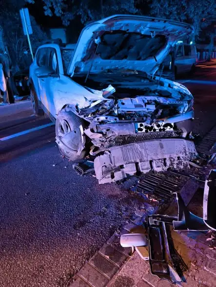 Kostrzyn nad Odrą: Pojazd uderzył w zaparkowane auta