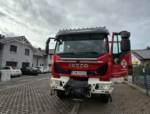 Gniazdo szerszeni przy ul. Nefrytowej w Kłodawie — interwencja OSP