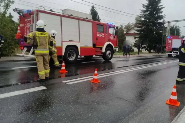 Wypadek trzech pojazdów na DK73 w powiecie jasielskim. Działania strażaków z OSP