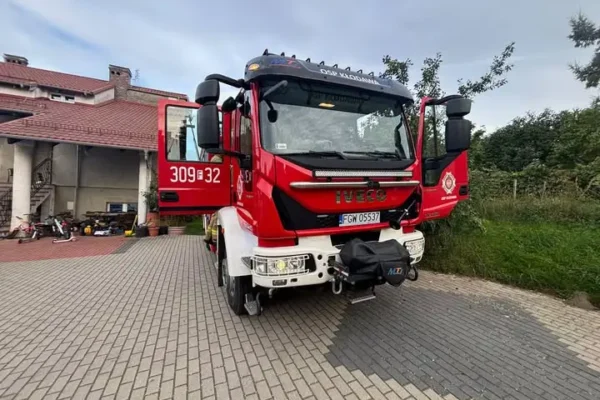 Interwencje OSP Kłodawa: gniazdo os w Chwalęcach i poszukiwania zaginionej osoby
