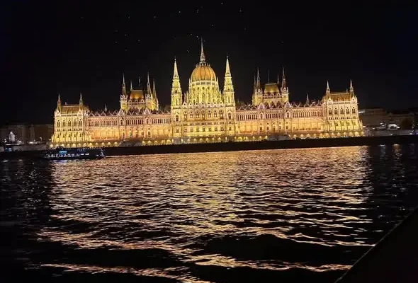Uczniowie z Gorzowa na praktykach w Budapeszcie: chemia, eksperymenty i nocny rejs po Dunaju