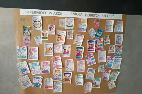 Tydzień supermocy w Zespole Szkół w Deszcznie – uczniowie uczyli się współpracy i życzliwości