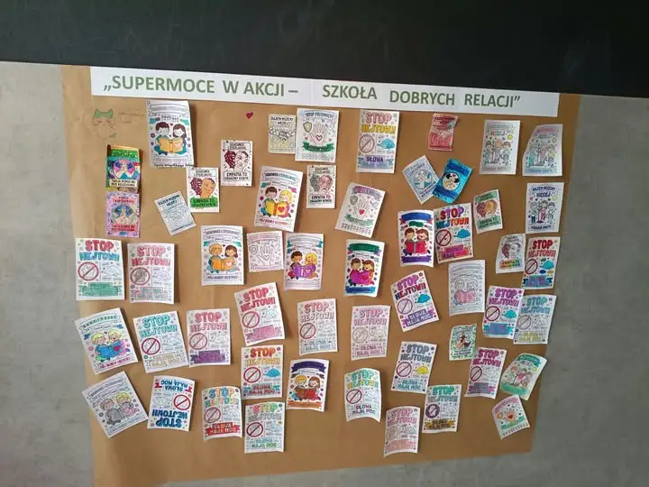 Tydzień supermocy w Zespole Szkół w Deszcznie – uczniowie uczyli się współpracy i życzliwości