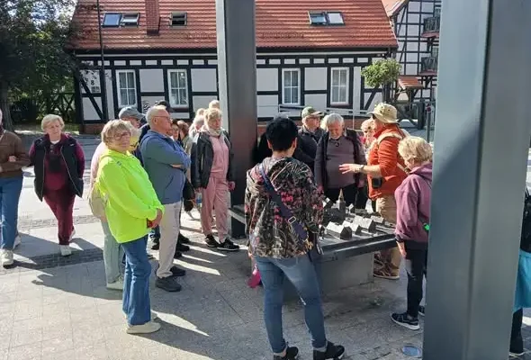 Seniorzy z Lubiszyna odkrywali piękno Pomorza – wycieczka do Dębiny i Ustki