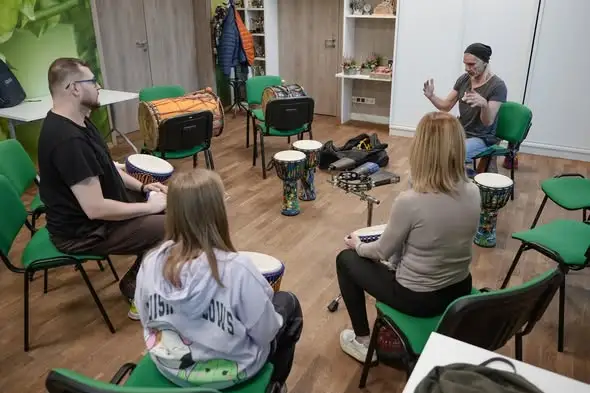 MDK Witnica: poniedziałki pełne pasji – LEGO, gitara, teatr i nowa bębnowa przygoda