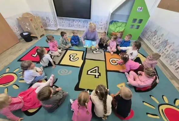 Jesienna akcja czytania w gminnych przedszkolach – książki uczą i bawią