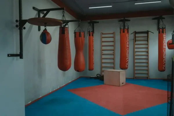 Kickboxing dla dzieci uczy samokontroli, nie agresji