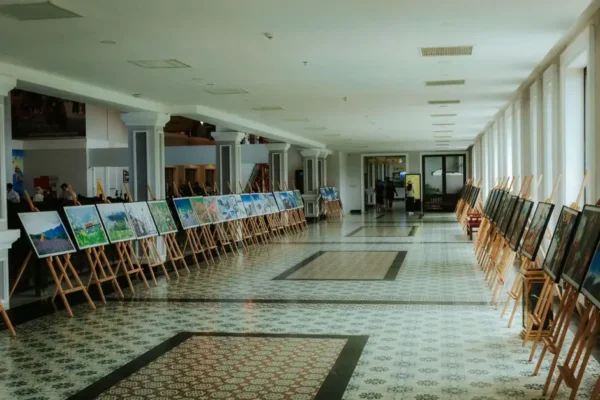 Wystawa malarstwa Bogumiły Gabrieli Drivdal w bibliotece w Deszcznie